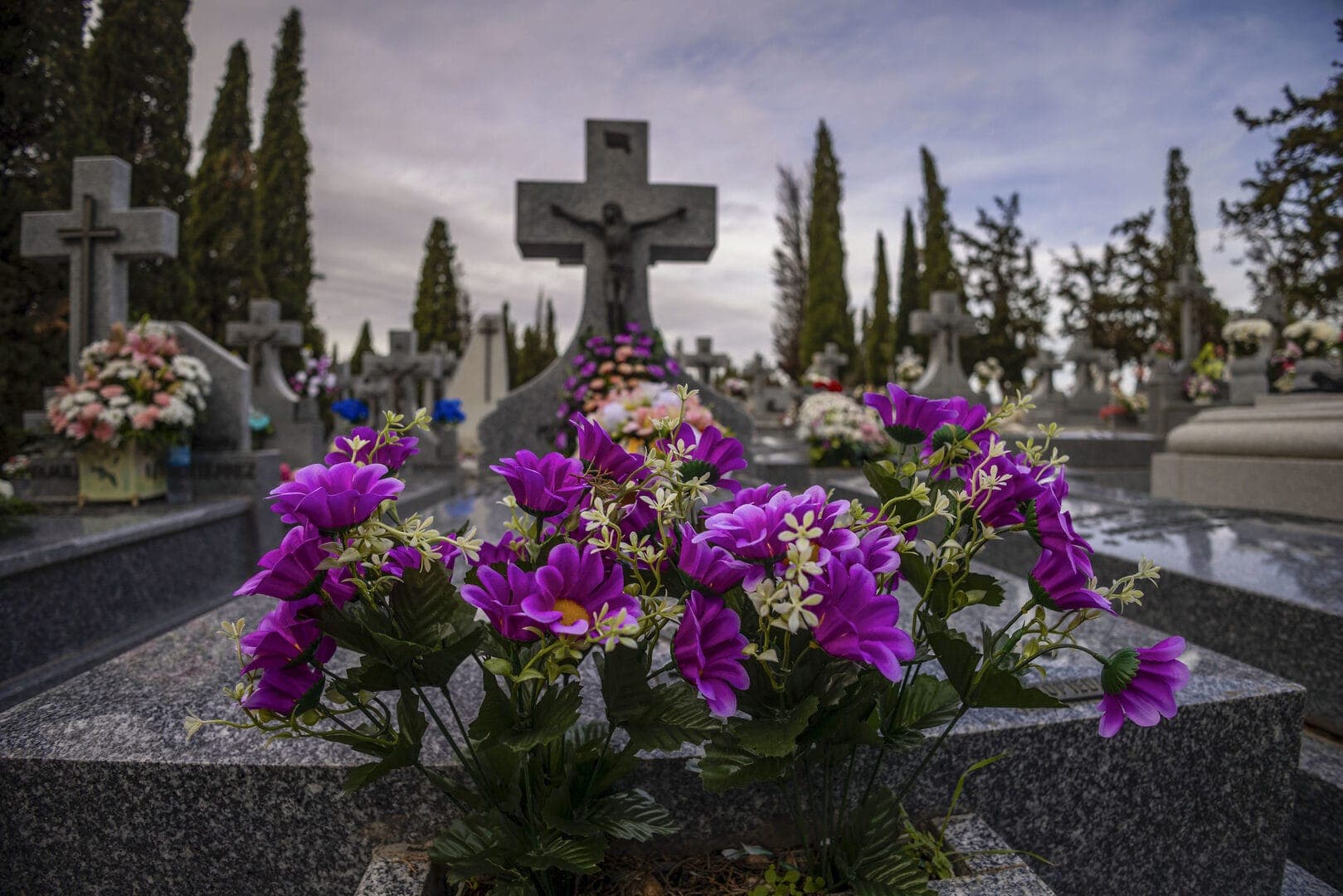 La tradición de Todos los Santos: origen y celebraciones en diferentes países