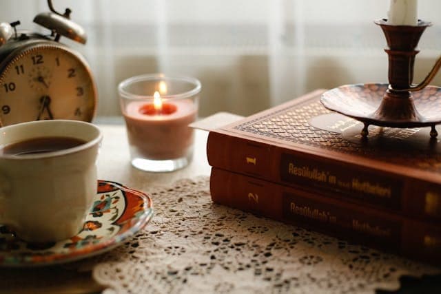 Encender una vela: iluminar el recuerdo, cuidar el presente